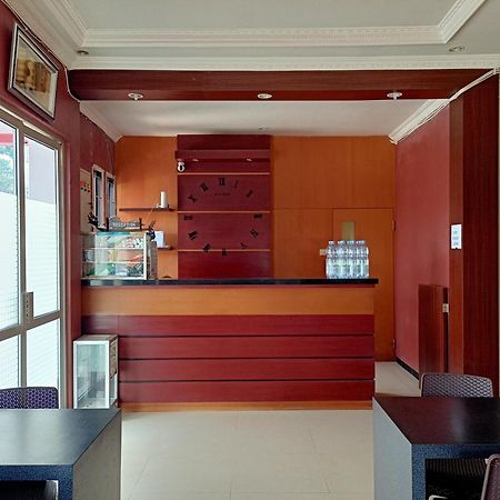 Oyo 92098 Kost Orange Syariah Hotel Makassar Exterior photo