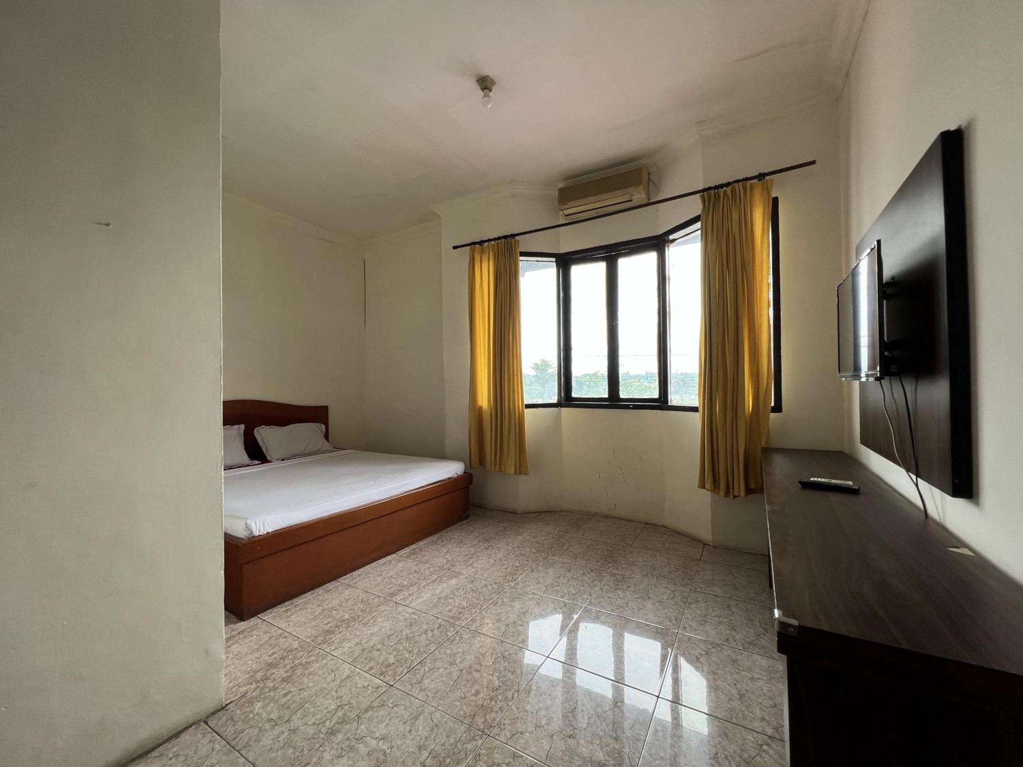 Oyo 92098 Kost Orange Syariah Hotel Makassar Exterior photo