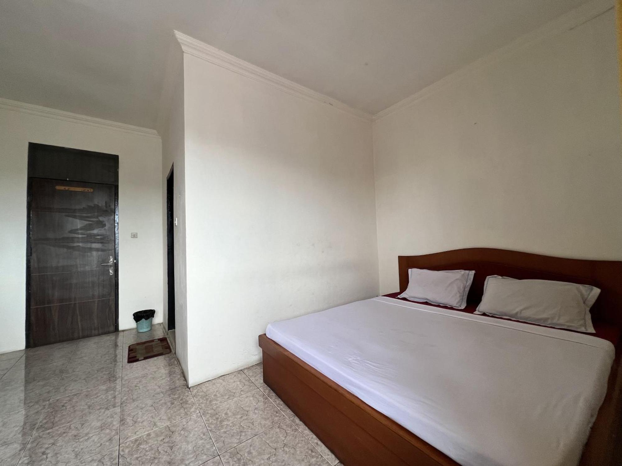 Oyo 92098 Kost Orange Syariah Hotel Makassar Exterior photo